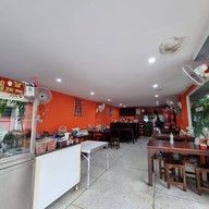 บรรยากาศ โจ๊ก ต้มเลือดหมู (ผักจิงจูฉ่าย) ไ่ข่ระทะ ปากซอย สวนสยาม 1