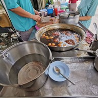 ข้าวขาหมูนายกวง