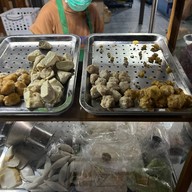 ก๋วยเตี๋ยวลูกชิ้นแคะ by แม่ไก่ -