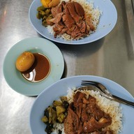 ข้าวขาหมูนายกวง