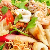 ร้านยำยำรสเด็ดเจ้าเก่า สีลมซอย 10