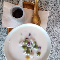 ร้านขนมหวาน ยายย้อย