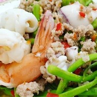 ร้านยำยำรสเด็ดเจ้าเก่า สีลมซอย 10