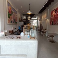 ร้านขนมหวาน ยายย้อย