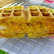 วาฟเฟิลไส้ทะลัก&ลูกชิ้นปิ้งน้ำจิ้มรสเด็ด วันอาทิตย์ขายตลาดเช้าหลังวัดดอน ตอนเย็นขายหลังวัดชาก