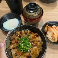 เมนูของร้าน โอฮาชิ ข้าวหน้าหมูย่างถ่าน สยาม