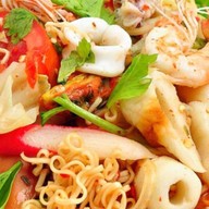 ร้านยำยำรสเด็ดเจ้าเก่า สีลมซอย 10