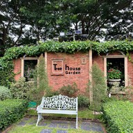 Tree House Cafe & Restaurant