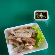 ยายรวมกับตาช่วยผัดหมี่โคราช