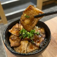 เมนูของร้าน โอฮาชิ ข้าวหน้าหมูย่างถ่าน สยาม