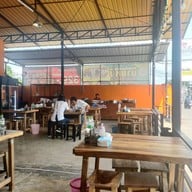 ⭐ก๋วยเตี๋ยวเนื้อนายหมี รัชดา เนื้อตุ๋น ข้าวไข่ข้น หมี่คลุกไก่ฉีก  กะเพรา คั่วพริกเกลือ👍 ⭐ดินแดง รัชดา