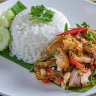 ติดใจ กะเพราตามสั่ง รันเวย์ มาเก็ต