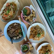 ปุ้ม ก๋วยเตี๋ยวสูตรสมุนไพร