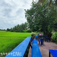 บรรยากาศ กาแฟกลางทุ่ง, นางแก้ว