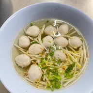 โสภณลูกชิ้นหมู