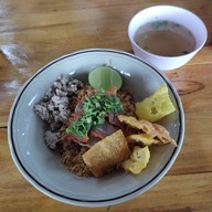 เมนูของร้าน โหน่งผัดกระเพรา