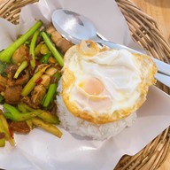 กะเพราอโยธยา สกลนคร สกลนคร