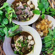 ล้านเตี๋ยวเรือ 3ปอ ธนบุรี