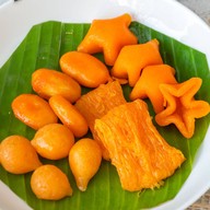 บ้านยายน้อย คาเฟ่&บาร์ หลัก