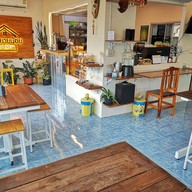 บ้านยายน้อย คาเฟ่&บาร์ หลัก