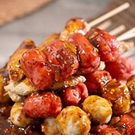 ลูกชิ้นทอดน้ำจิ้มรสเด็ด