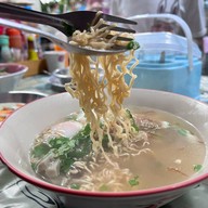 บ้านพลอย อาหารเช้า