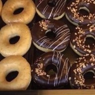 Peach Donut ตลาดวังน้อยเมืองใหม่