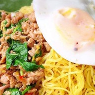 บะหมี่หยกหมูย่าง / บะหมี่กระเพรา