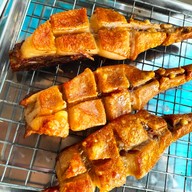 ร้านอิวหางหมูอบโอ่งระเบิดบ้านแพ้ว สาขาพระพมุทรเจดีย์ พระสมุทรเจดีย์