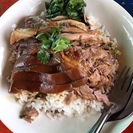 อิน & อัน ข้าวขาหมู