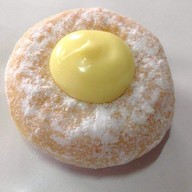 Peach Donut ตลาดวังน้อยเมืองใหม่