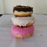 Peach Donut ตลาดวังน้อยเมืองใหม่