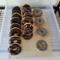 Peach Donut ตลาดวังน้อยเมืองใหม่