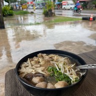 ข้าวเปียก โจ๊ก แกงเส้น by นกอ้วน คาเฟ่ ตลาดวัดธาตุ