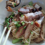 บุญเลิศ บะหมี่เกี๊ยว หมูย่างซีอิ๊ว บางกรวย-ไทรน้อย ใกล้วัดสวนแก้ว
