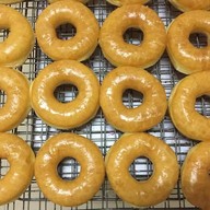 Peach Donut ตลาดวังน้อยเมืองใหม่