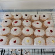 Peach Donut ตลาดวังน้อยเมืองใหม่