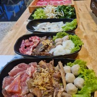 เมนูของร้าน ล้านเตี๋ยว สาขาปตท.สันนาเม็ง