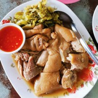 จันทร์เจริญ ขาหมูห้วยกระบอก