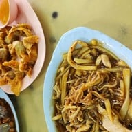 เมนูของร้าน ข้าวหน้าไก่ห้าแยก พูนเลิศ 83 เฮียห่ง ลาดพร้าว วังหิน