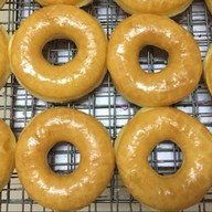 Peach Donut ตลาดวังน้อยเมืองใหม่