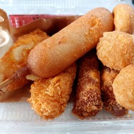 เมนูของร้าน พิซซ่าทอด หม่าล่าป๊ะล่ะ เผ็ดชาซ่าลิ้น กะเพราขุนหลวง ข้าวหมูทอด กินแล้วหยุดไม่ได้ พระราม 2 วัดกก พระราม 2 ซอย 44 เเยก 3 หน้าโรงเรียนวัดกก