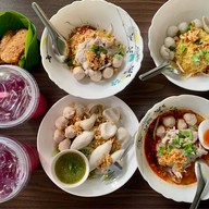 ก๋วยเตี๋ยวริมคลอง ณ อำแพง