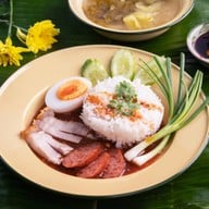 บรรพบุรุษหมูกรอบ รัชดา ( ย้ายร้านมาอยู่รัชดาซอย 3 )
