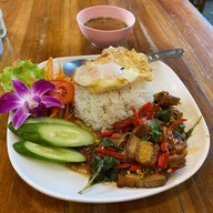 ร้านชายน้อย ผัดไทย อาหารตามสั่ง ก๋วยเตี๋ยว บิ๊กวันถนนกรมหลวง