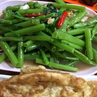 ลาบร้อยเอ็ดจิ้มจุ่ม