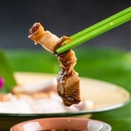 บรรพบุรุษหมูกรอบ รัชดา ( ย้ายร้านมาอยู่รัชดาซอย 3 )