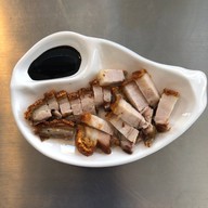 เมนูของร้าน ฝู้เมี่ยน บะหมี่หมูแดง ลูกชิ้นปลา เย็นตาโฟ