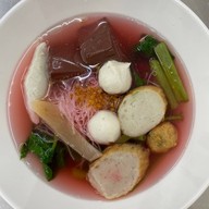 ฝู้เมี่ยน บะหมี่หมูแดง ลูกชิ้นปลา เย็นตาโฟ