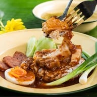 บรรพบุรุษหมูกรอบ รัชดา ( ย้ายร้านมาอยู่รัชดาซอย 3 )